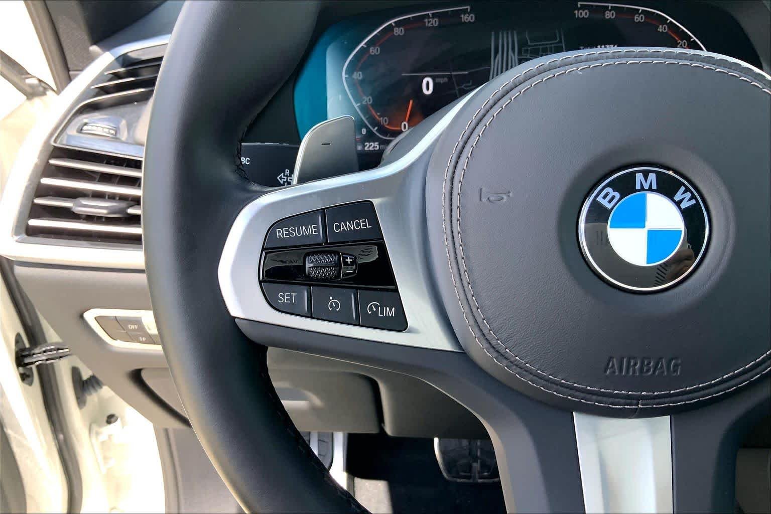 Used 2023 Alpine White BMW sDrive40i image 21