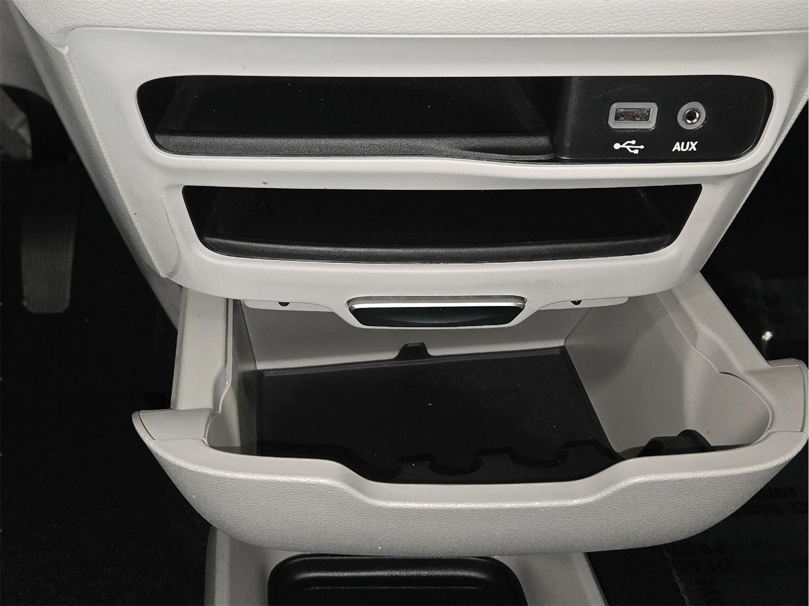 Used 2019 GRAY CHRYSLER L image 23