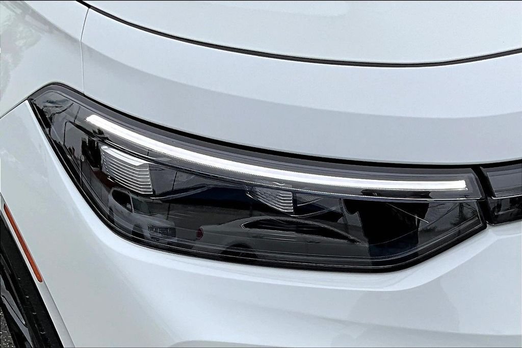 New 2026 White Volkswagen 2.0T SE R-Line Black image 31
