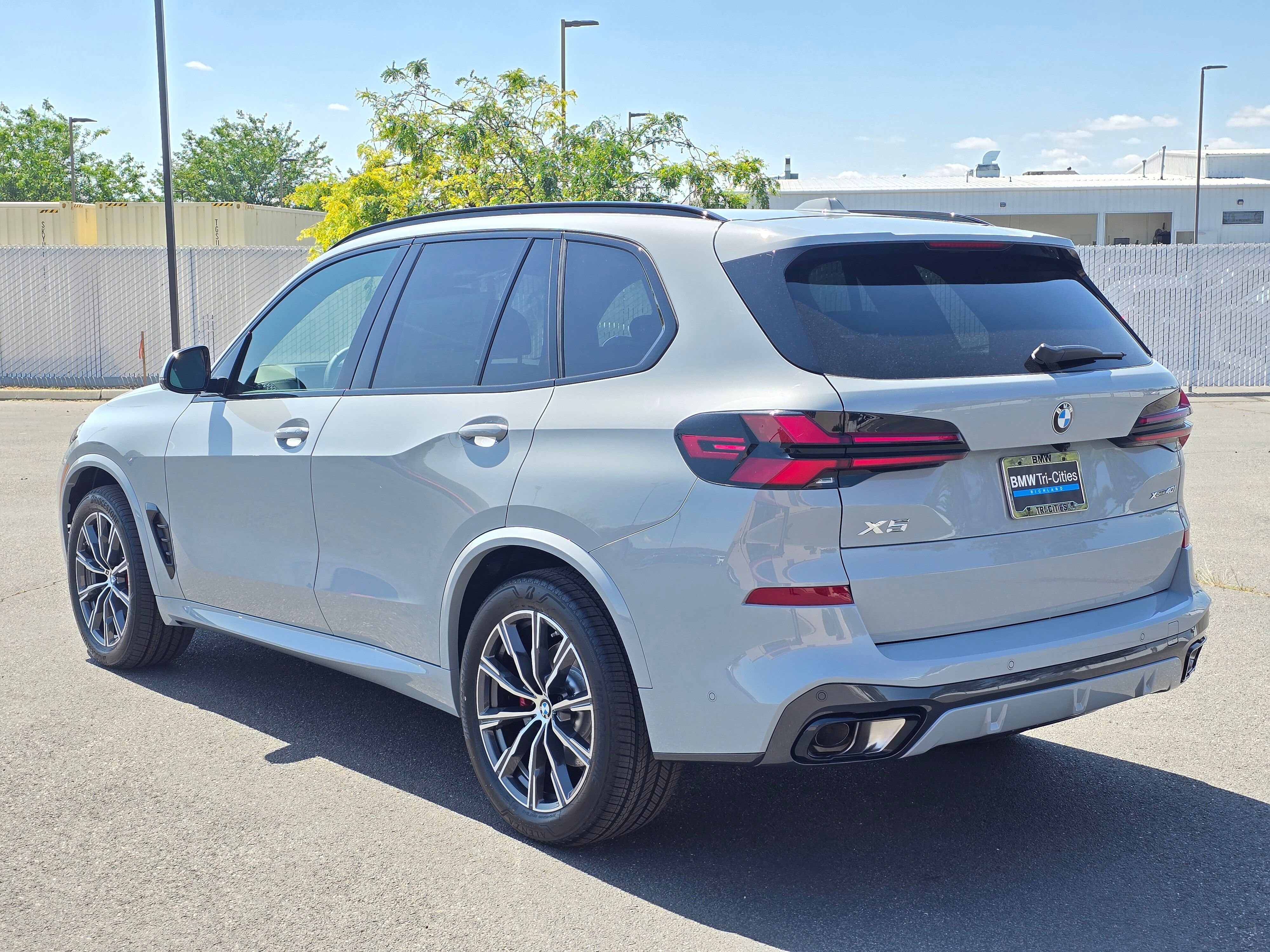 New 2026 Brooklyn Grey Metallic BMW xDrive40i image 35