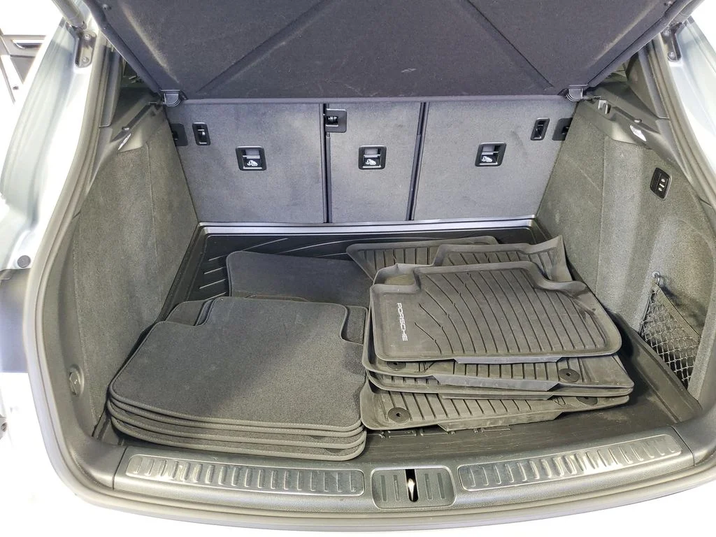 Used 2024 Silver Porsche  image 33