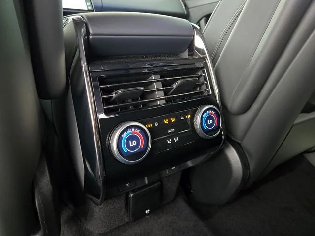 New 2026 Borasco Grey Land Rover Dynamic SE image 13
