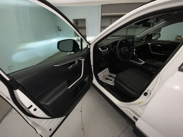 Used 2021 White Toyota XLE image 11