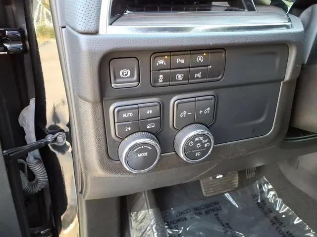 Used 2025 Black Chevrolet Premier image 21