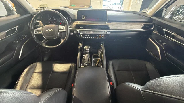 Used 2022 Green Kia EX image 15