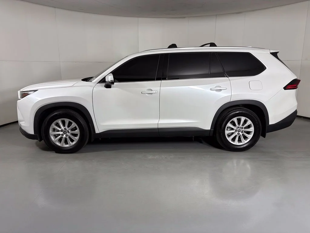 Used 2025 Beige Toyota XLE image 5