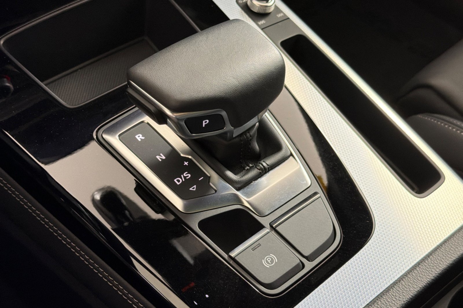 Used 2024 Daytona Gray Pearl Effect Audi S line Premium Plus 45 TFSI quattro image 19