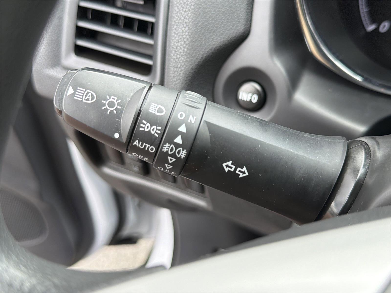 Used 2023 White Diamond Mitsubishi ES image 14