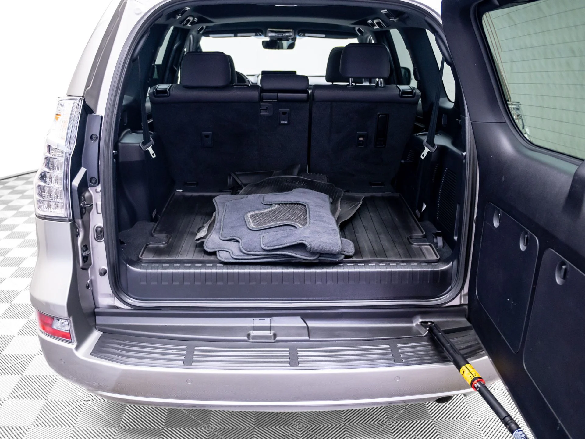 Used 2023 Silver Lexus 460 image 33