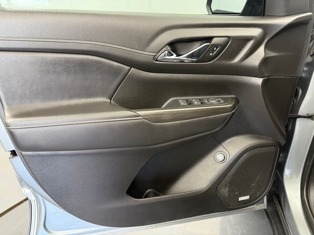 Used 2023 Silver GMC SLT image 42