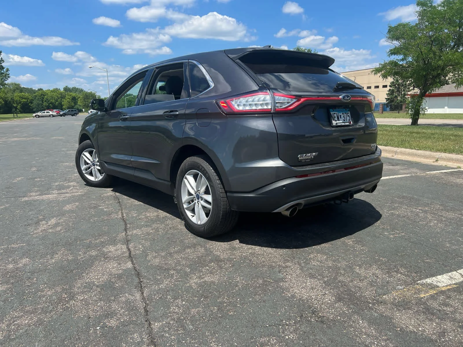 Used 2015 Magnetic Metallic Ford SEL image 5