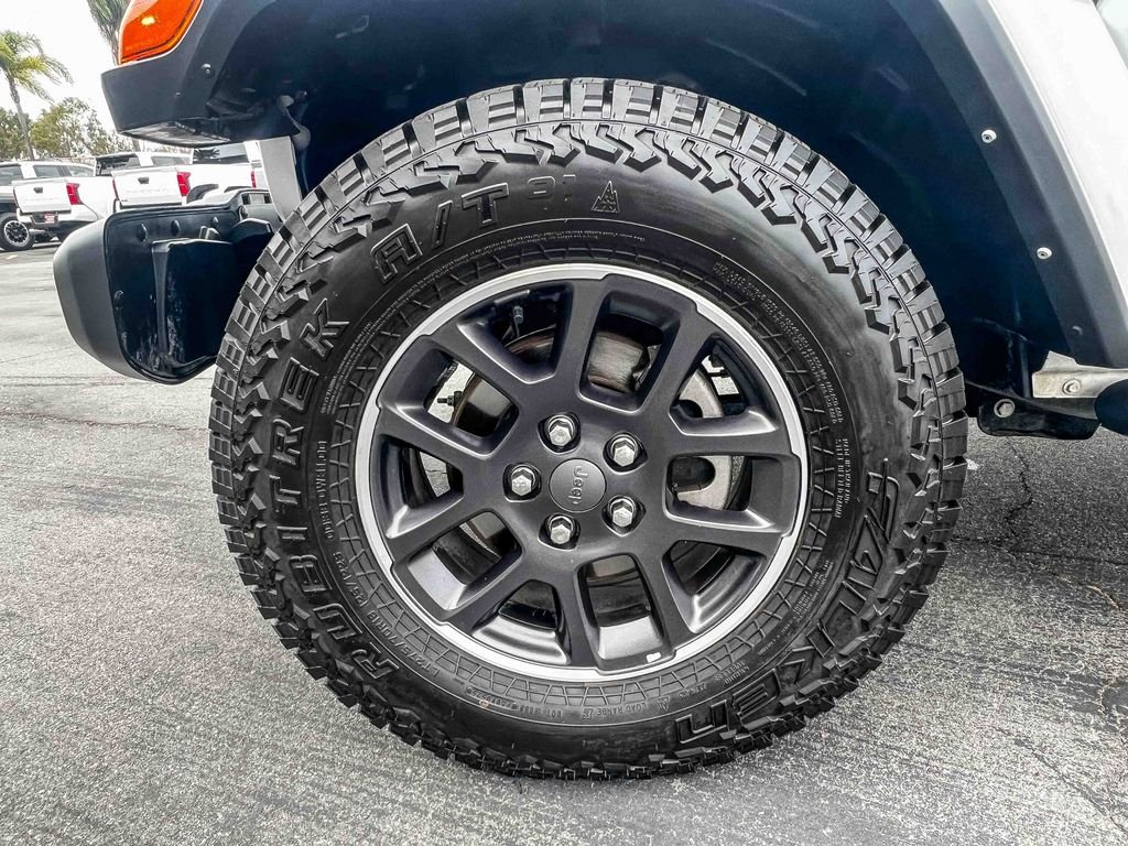 Used 2023 White Jeep Overland image 10
