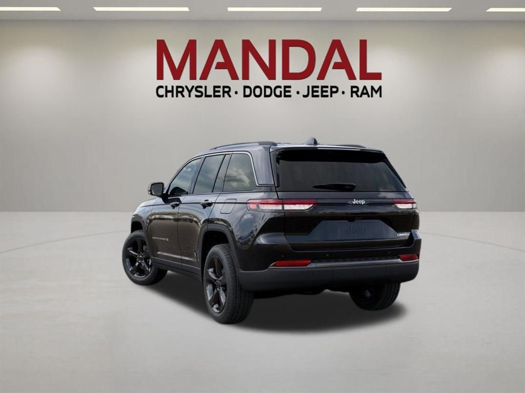 New 2026 Diamond Black Crystal Pearl-Coat Exterior Paint Jeep Limited image 3