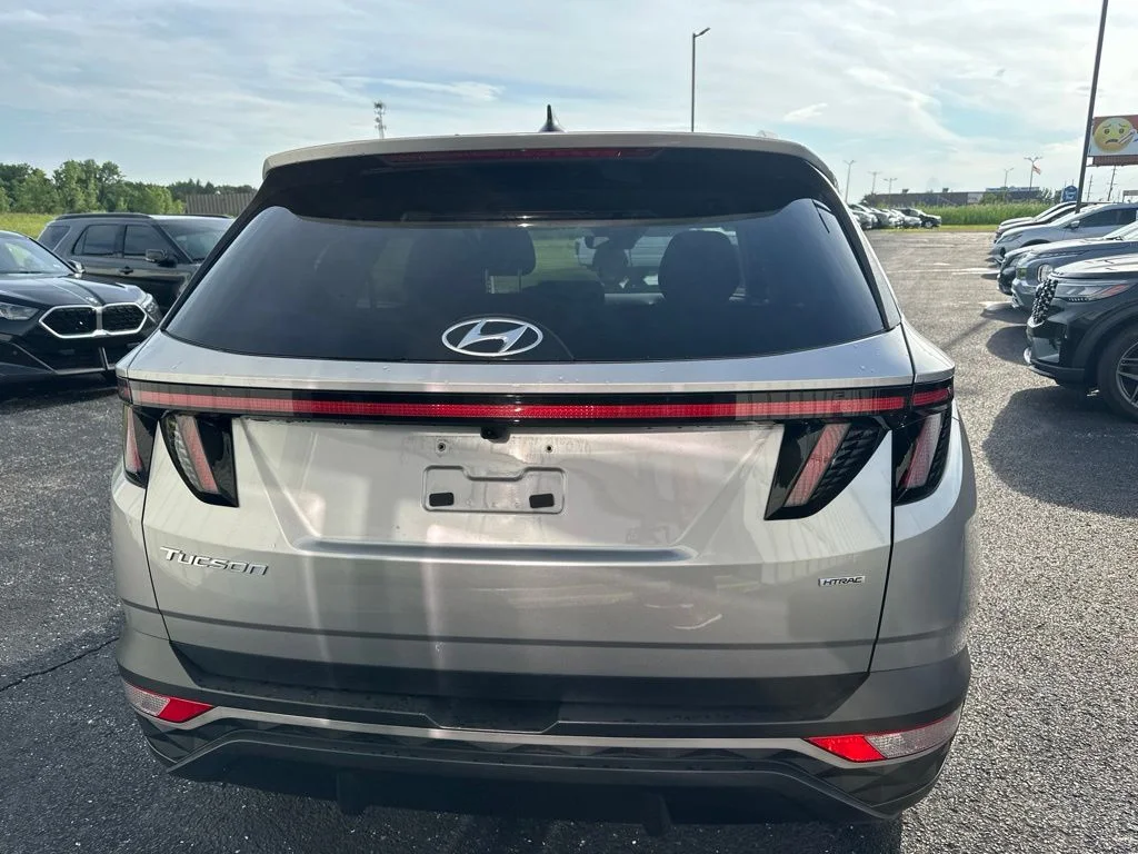 Used 2022 Silver Hyundai SEL image 8