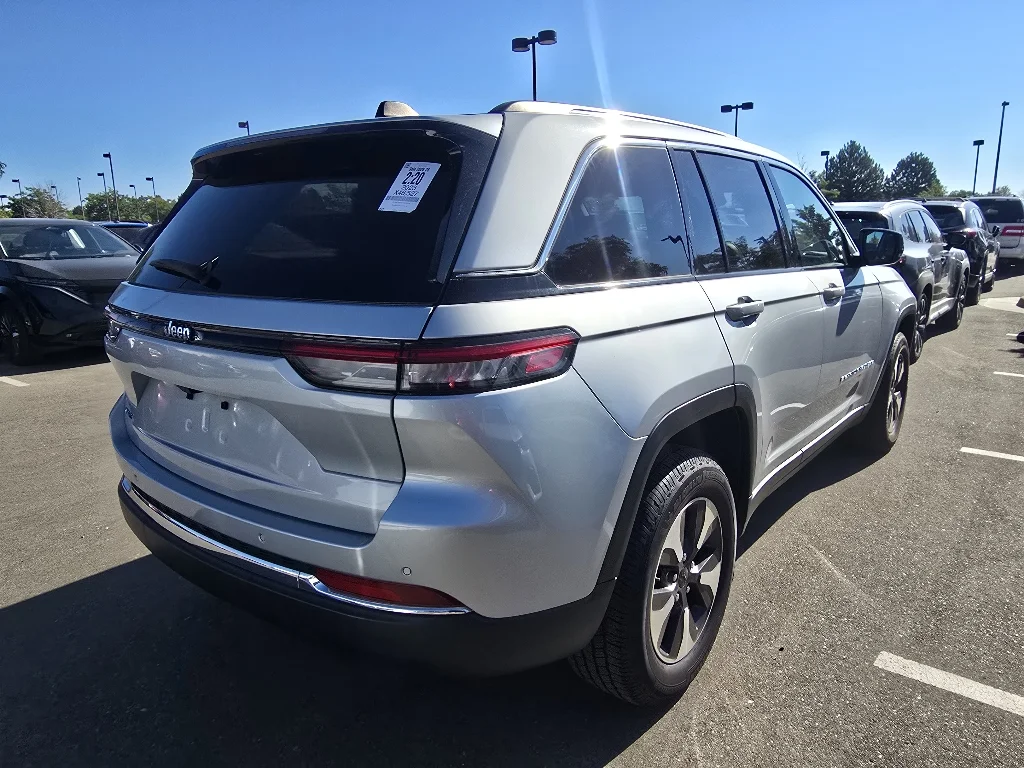Used 2023 Silver Zynith Jeep 4xe image 5