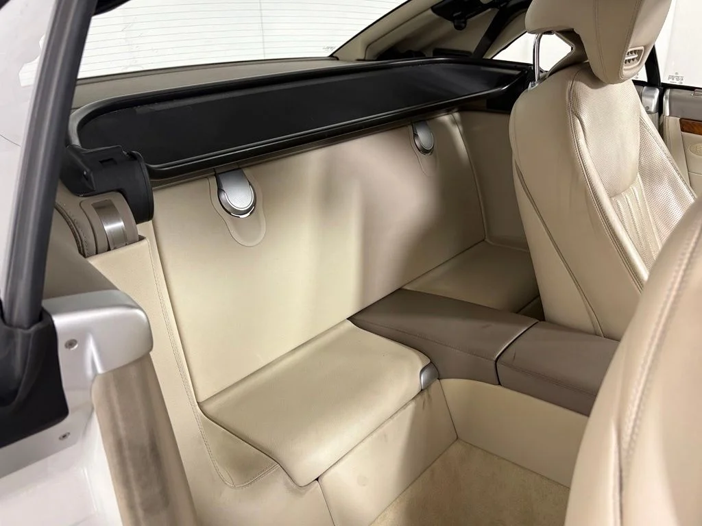 Used 2009 Diamond White Metallic Mercedes-Benz SL 550 image 28