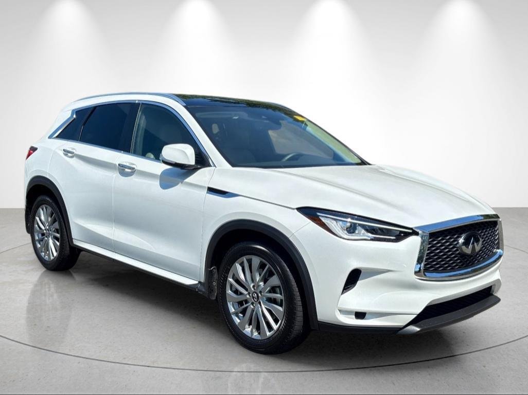 Used 2025 Radiant White INFINITI LUXE image 7