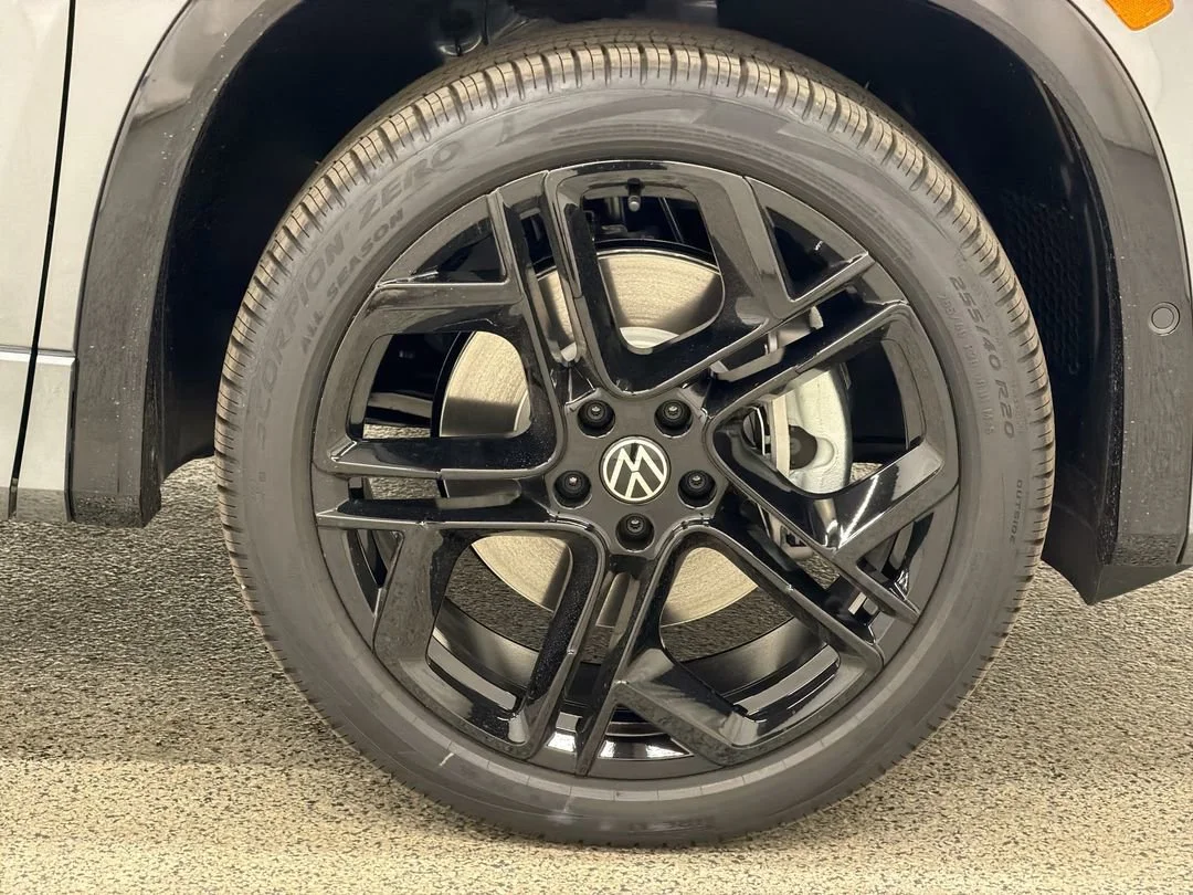 New 2026 Platinum Gray Metallic Volkswagen SE R-Line Black image 10