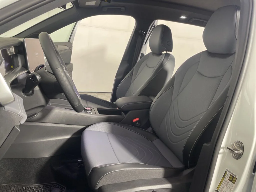 New 2026 White/off-white Volkswagen 2.0T SE R-Line Black image 10