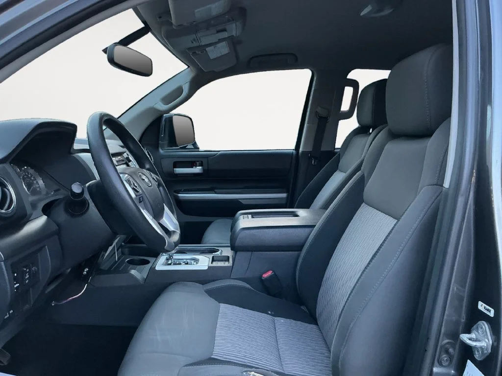Used 2017 Gray Toyota SR5 image 16