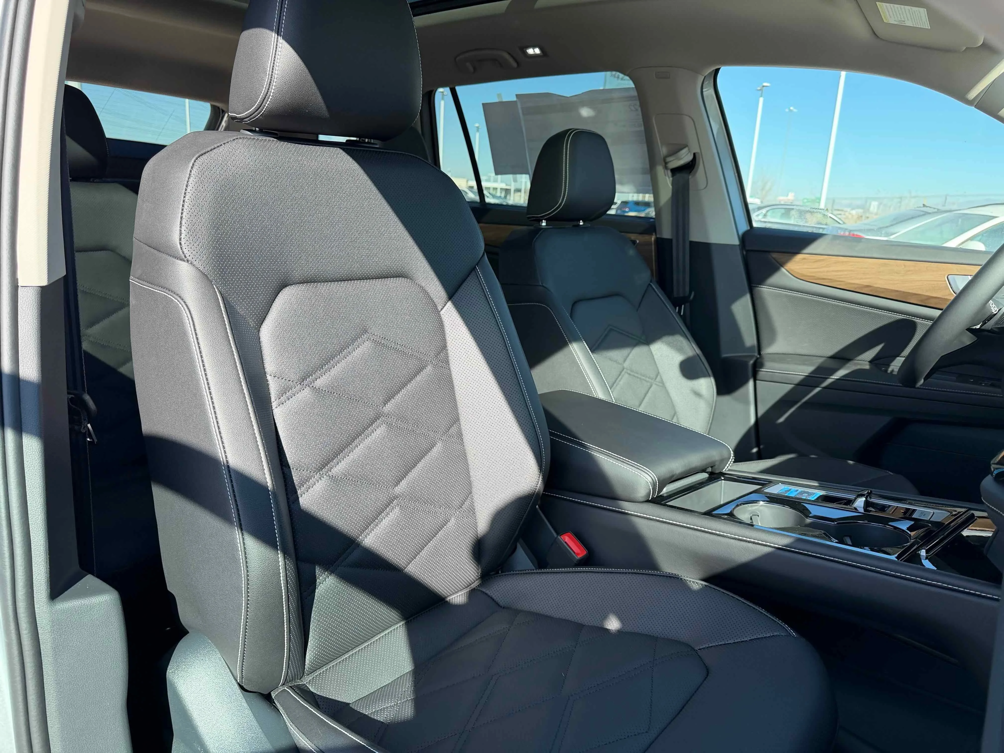 New 2026 Silver Mist Volkswagen 2.0T SE w/Technology image 34