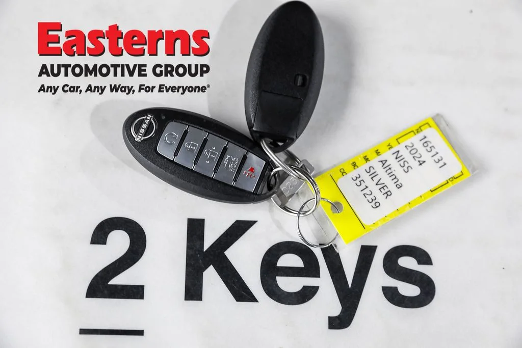 Used 2024 Silver Nissan 2.5 SR image 24