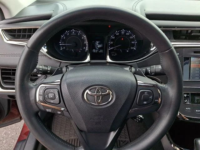 Used 2013 Red Toyota XLE Touring image 20