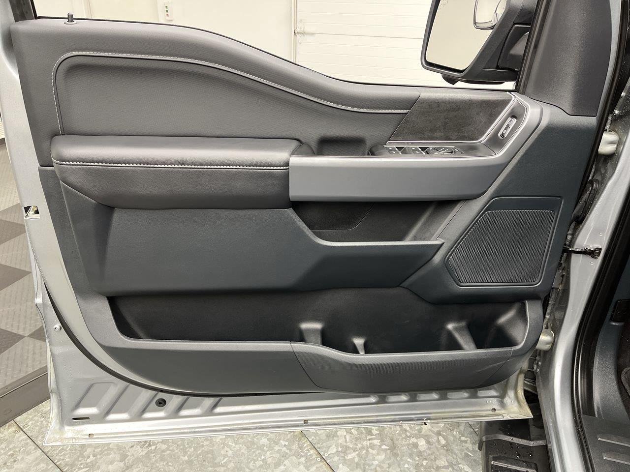 Used 2025 Iconic Silver Ford XLT image 9