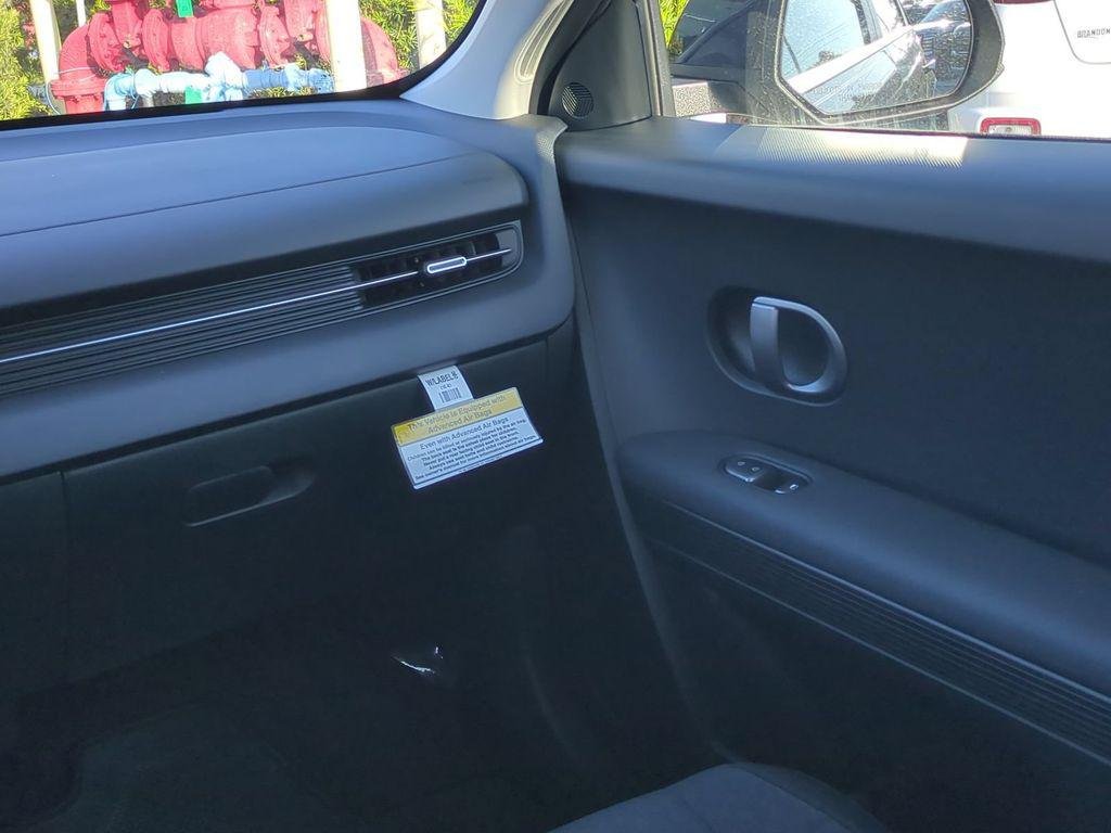 New 2026 Black Hyundai SE Standard Range image 19