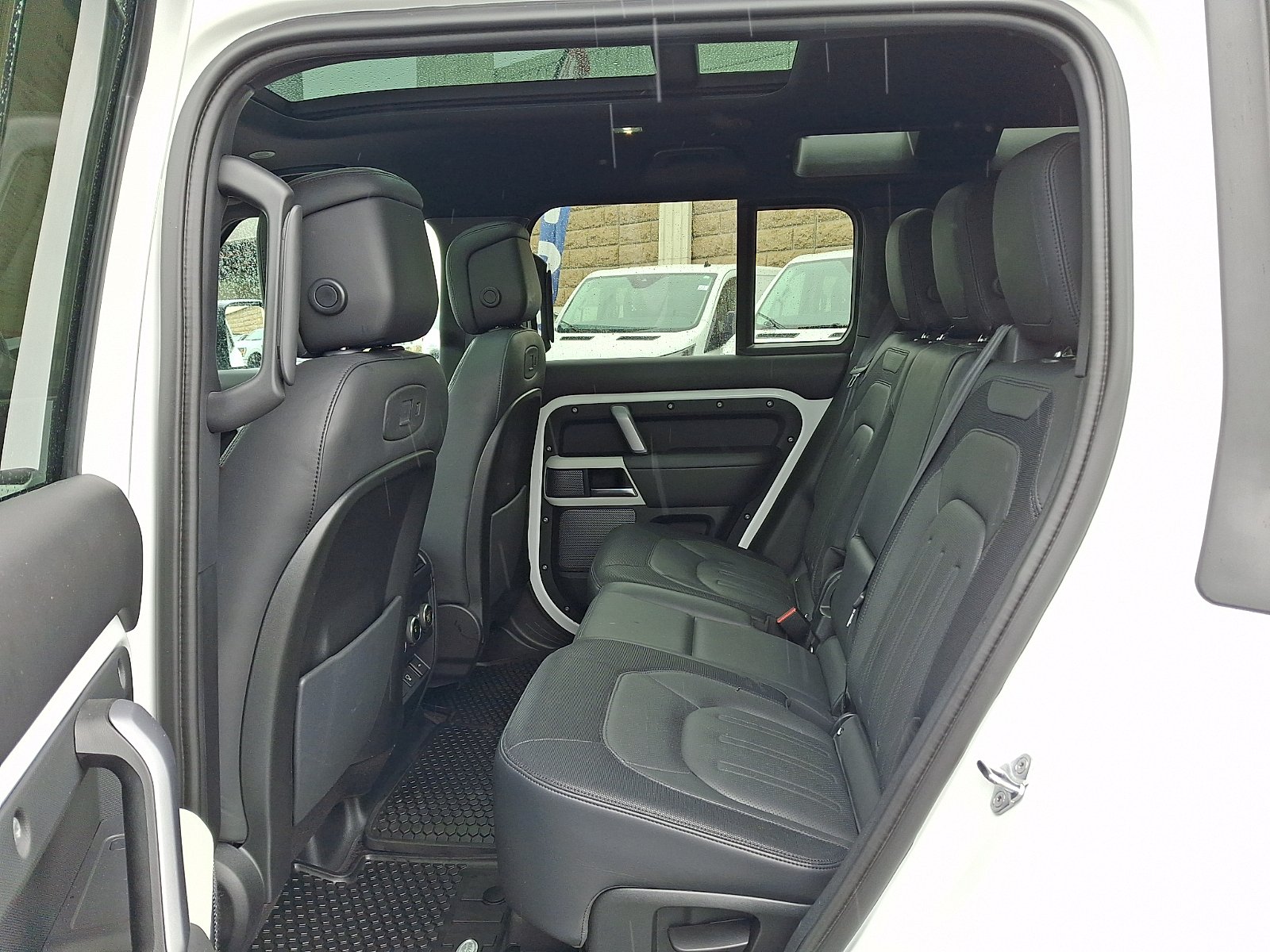 Used 2022 Fuji White - 1AA Land Rover 110 X-Dynamic HSE image 7