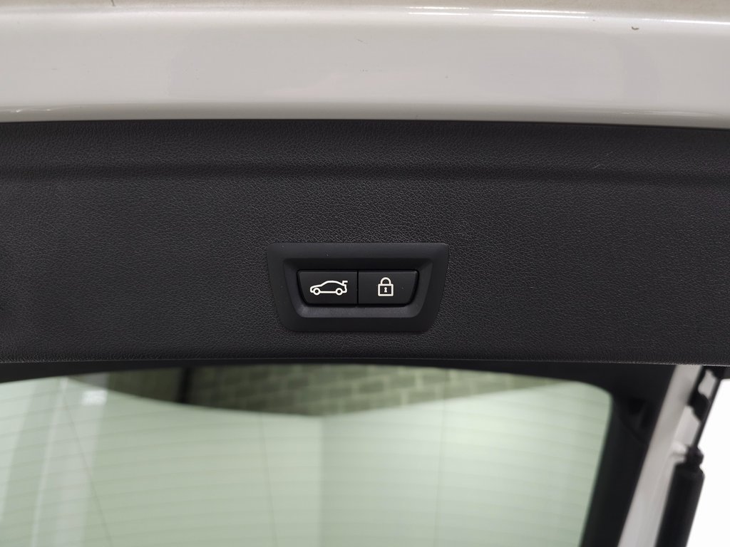 2023 BMW X6 - Image 6