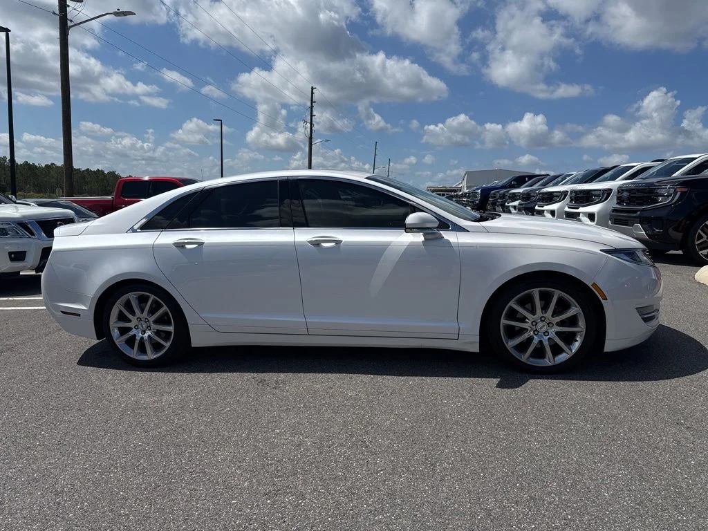 2016 Lincoln MKZ Front Wheel Drive's photo