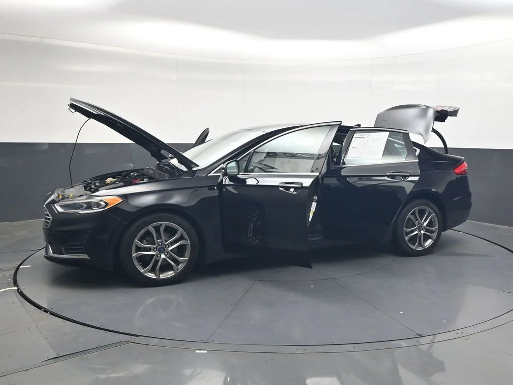 Used 2019 Black Ford SEL image 51