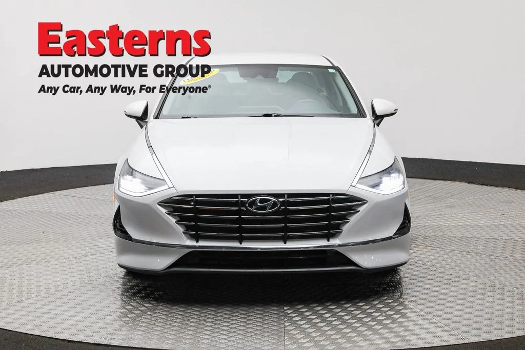 Used 2021 White Hyundai Blue image 2