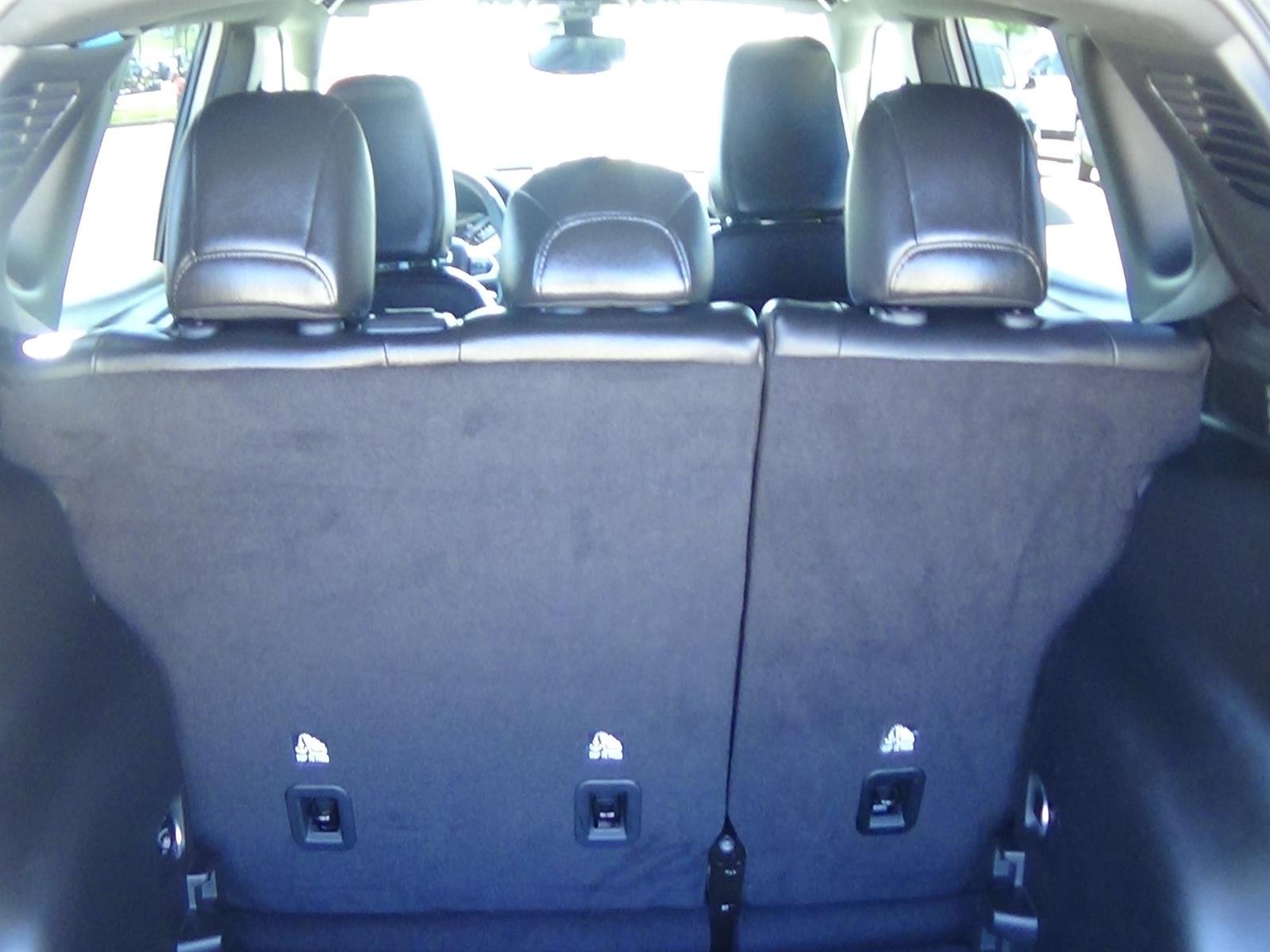 Certified Used 2025 Bright White Clear Coat (pw7) Jeep Latitude image 12