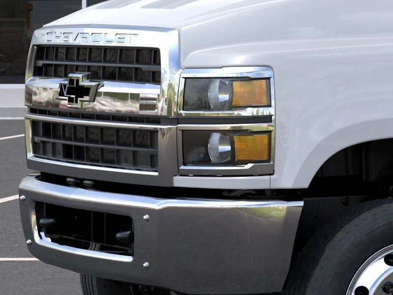 New 2026 Summit White Chevrolet WT image 13