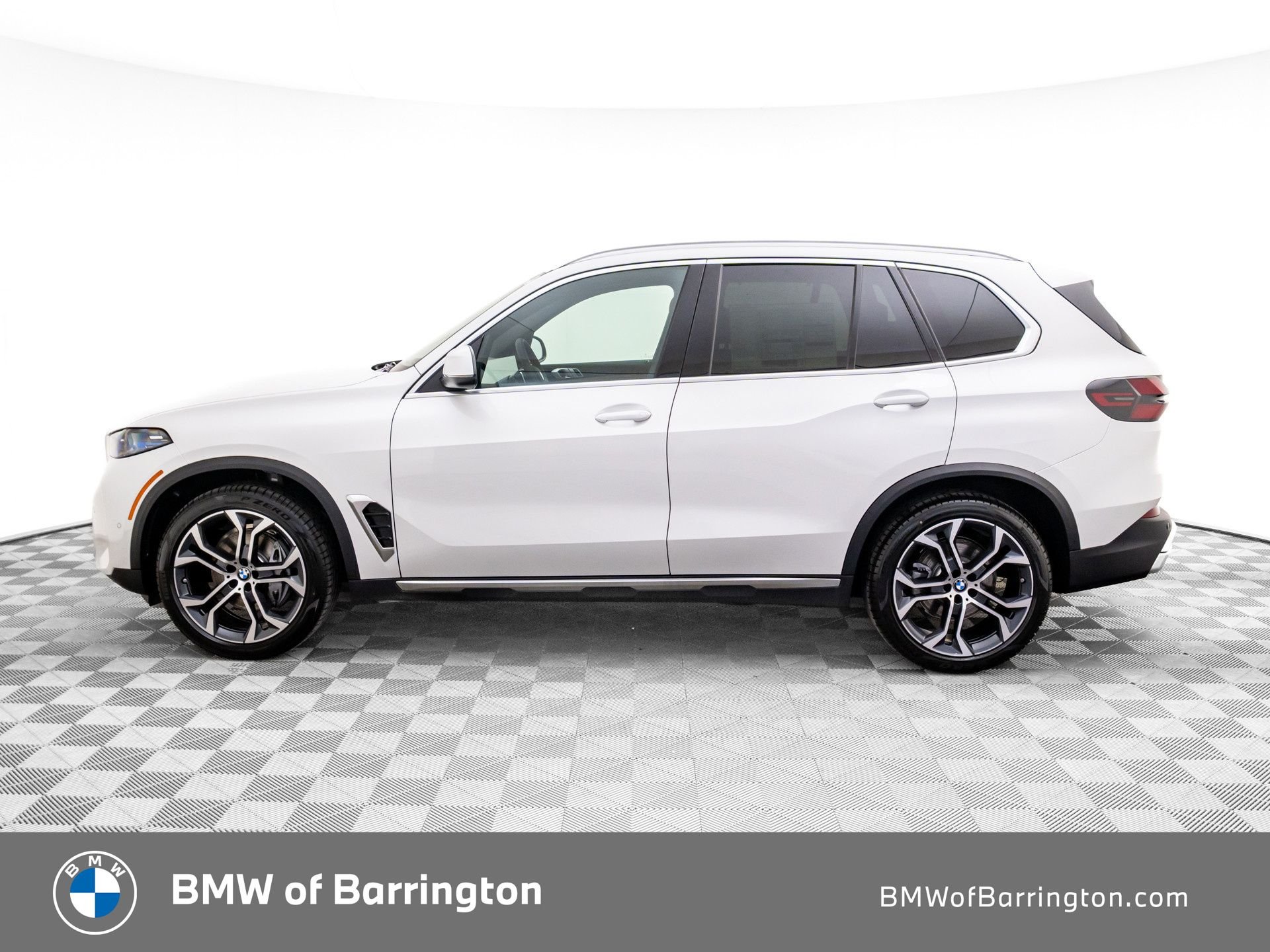 New 2026 Mineral White Metallic BMW xDrive40i image 2