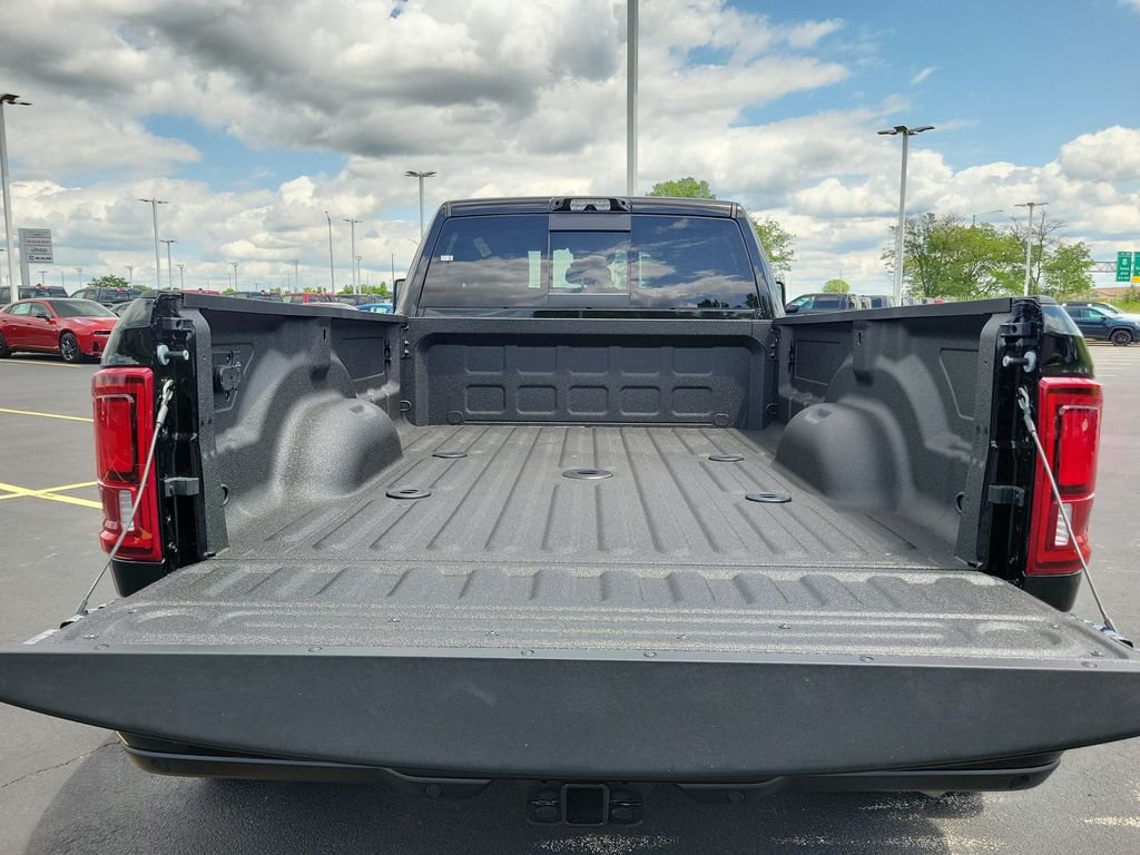 New 2026 Diamond Black Crystal Pearl-Coat Exterior Paint RAM Laramie image 8