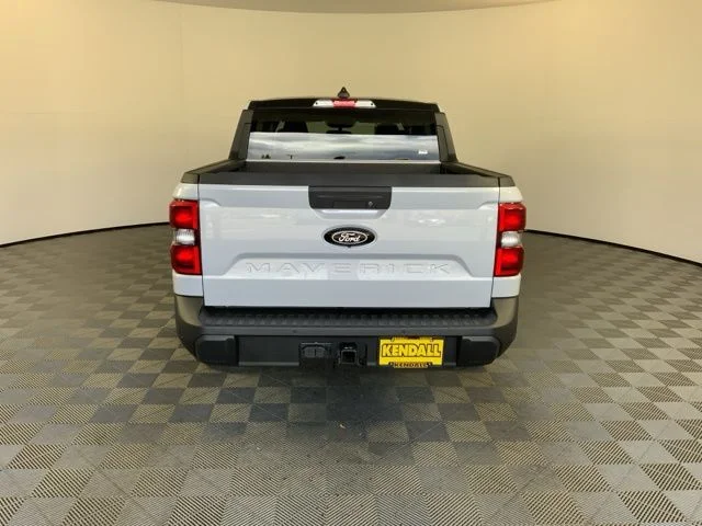 New 2025 Space White Metallic Ford XLT image 6