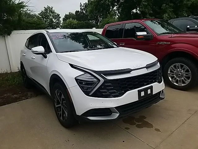 Used 2025 White Kia EX image 2