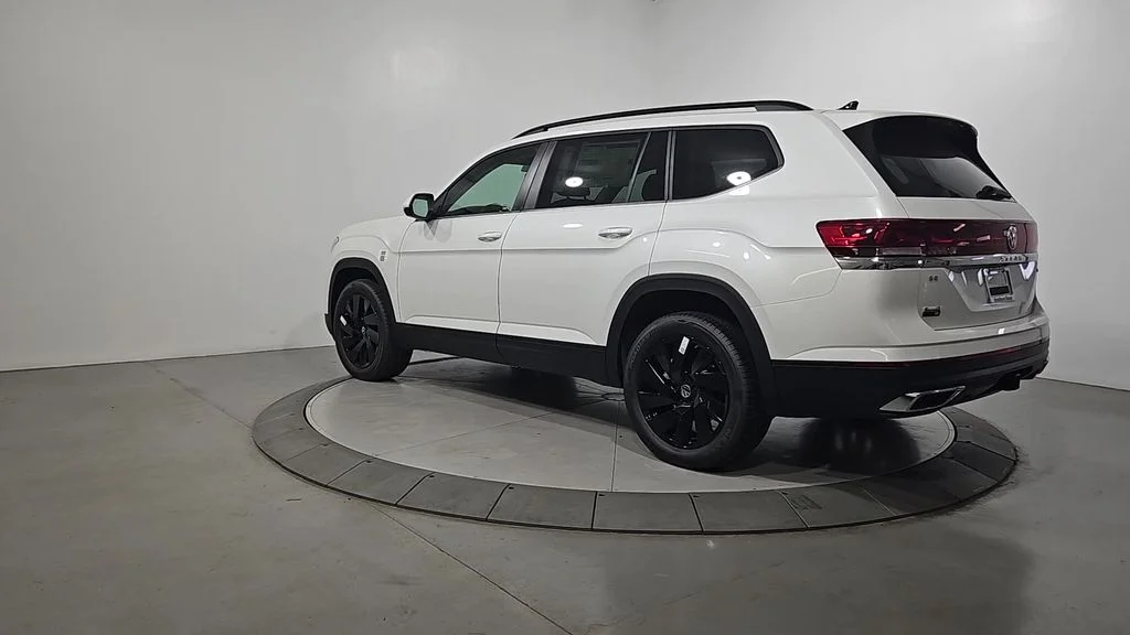 New 2026 White/off-white Volkswagen 2.0T SE w/Technology image 3