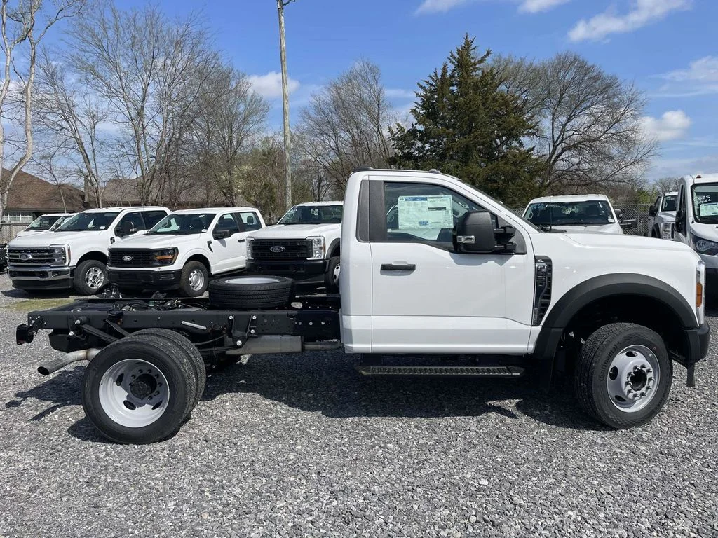 New 2026 Oxford White Ford F-450® XL image 2