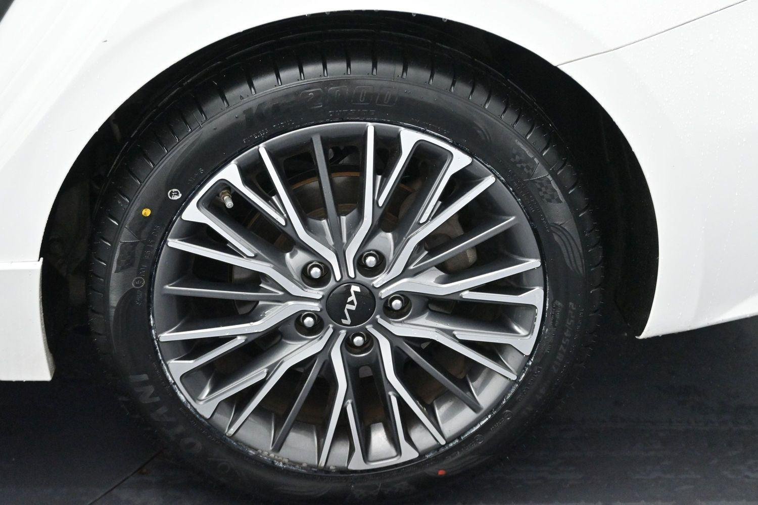 Used 2022 Snow White Pearl Kia GT-Line image 34
