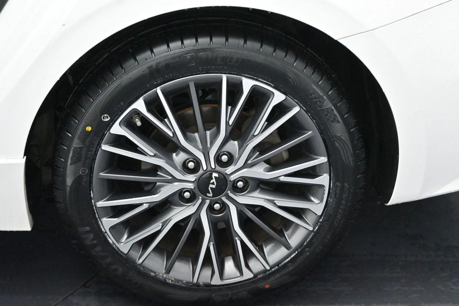 Used 2022 Snow White Pearl Kia GT-Line image 34