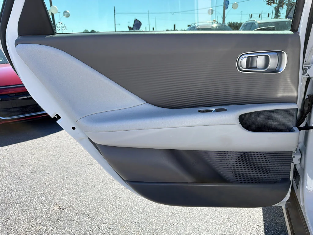 Used 2024 White Hyundai SEL image 22