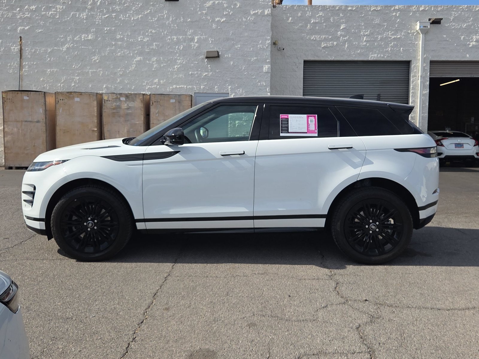 Used 2024 Fuji White Land Rover Dynamic SE image 9