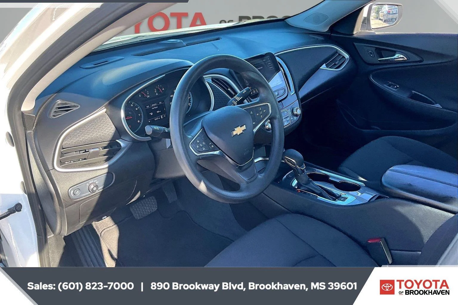 Used 2024 Summit White Chevrolet LT image 12