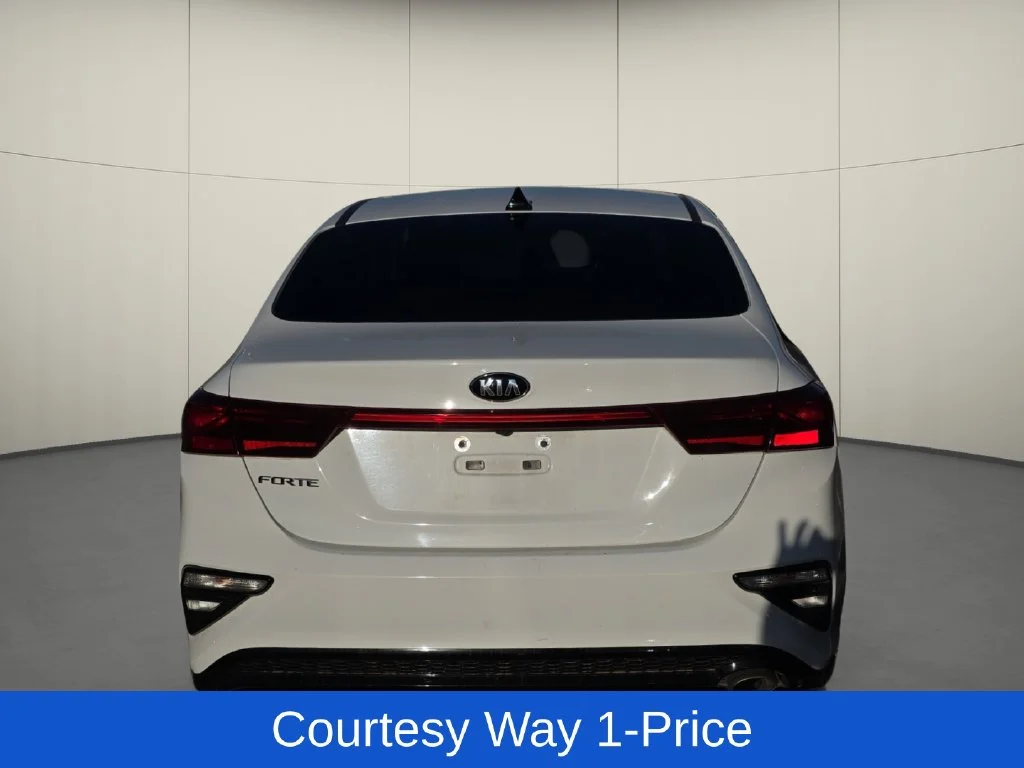Used 2021 White Kia LXS image 8