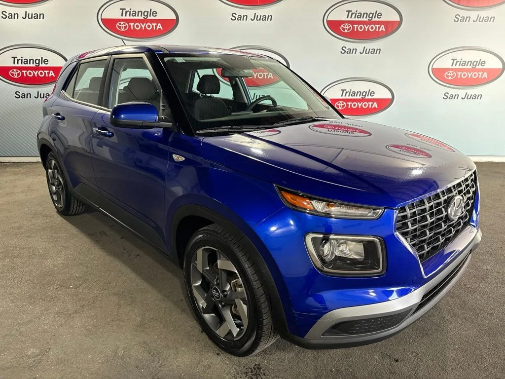 Used 2025 Blue Hyundai SE image 3