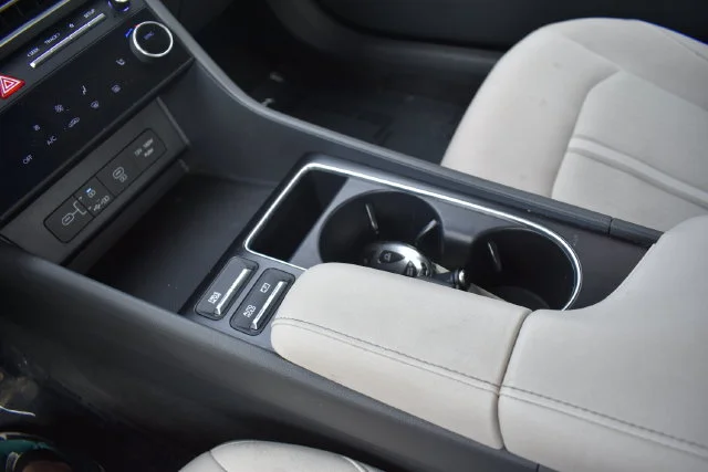 Used 2025 Silver Hyundai SEL image 30